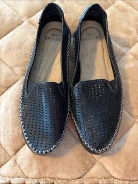 Origins Women's Black Leather Perforated Slip-On Loafers